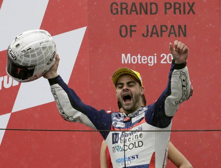 Fenati festeggia la vittoria al Gran Premio del Giappone Motegi il 15 ottobre 2017 (foto Ansa)