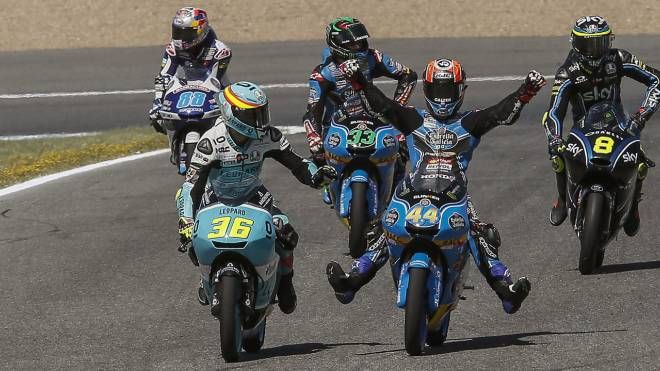 Moto3 GP di Spagna 2017 - Fenati arriva secondo dietro a Canet (foto LaPresse)