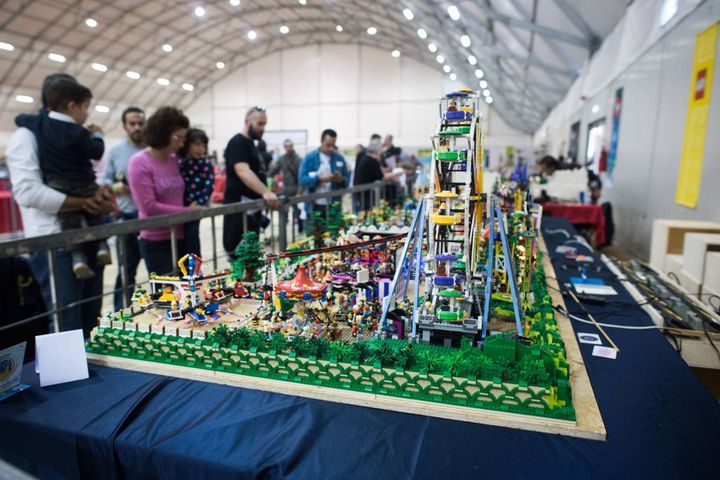 L'esposizione di opere realizzate con i Lego al nuovo Palanord di Parco Nord