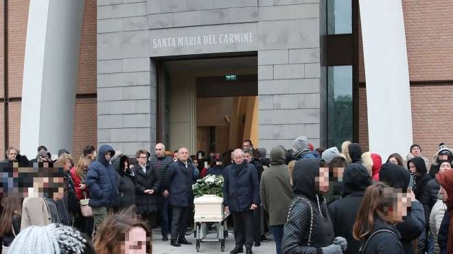 In migliaia al funerale di Benedetta (Fotoprint)