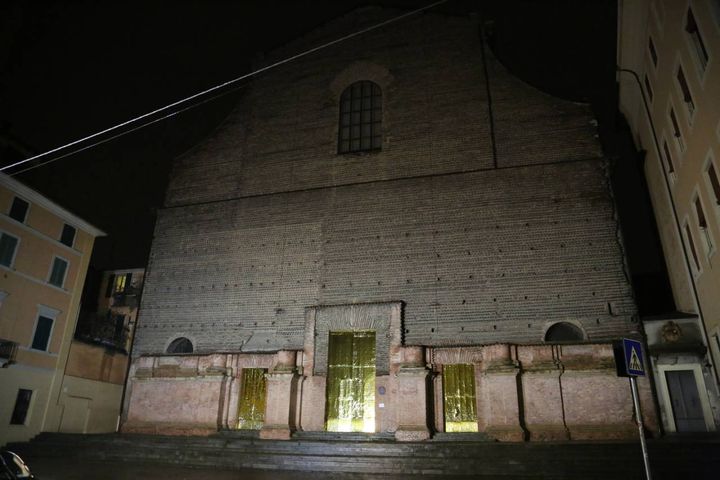 La chiesa di Santa Lucia con le porte dorate (FotoSchicchi)