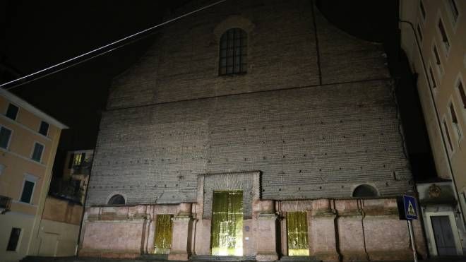 La chiesa di Santa Lucia con le porte dorate (FotoSchicchi)