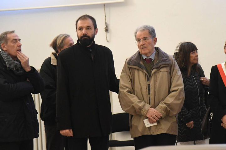 Romano Prodi con il figlio Giorgio alla camera ardente per Alberto Bucci (Foto Schicchi) 