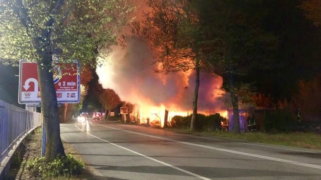 L’incendio che ha distrutto Modernariato Pesaro 
