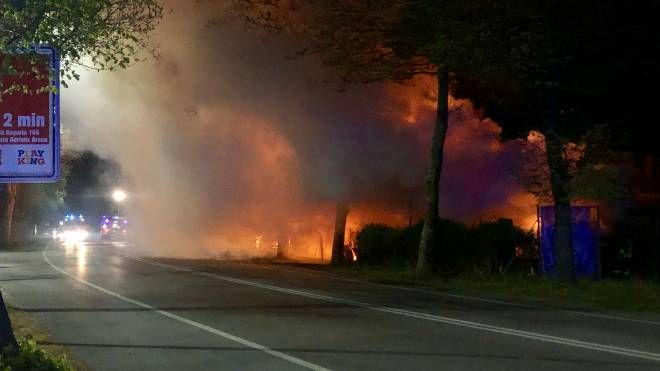 L’incendio che ha distrutto Modernariato Pesaro 