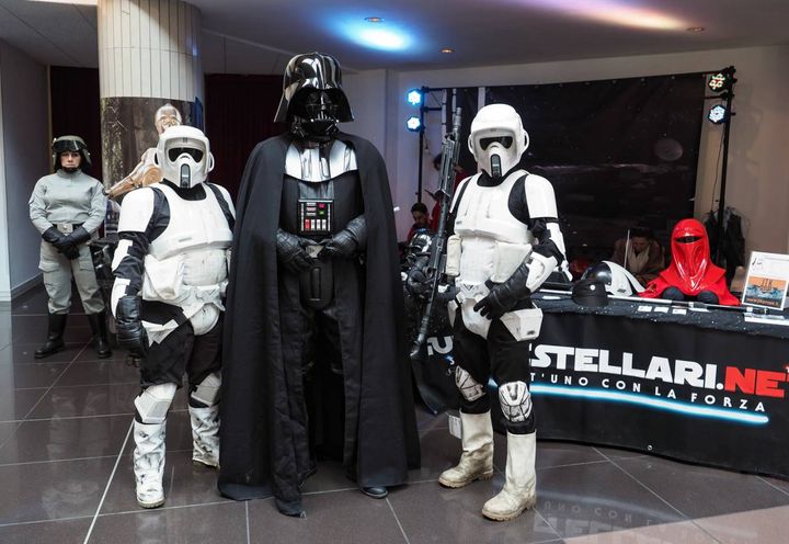 Lord Fenner o Darth Vader assieme ai soldati dell'Impero  (foto Petrangeli)