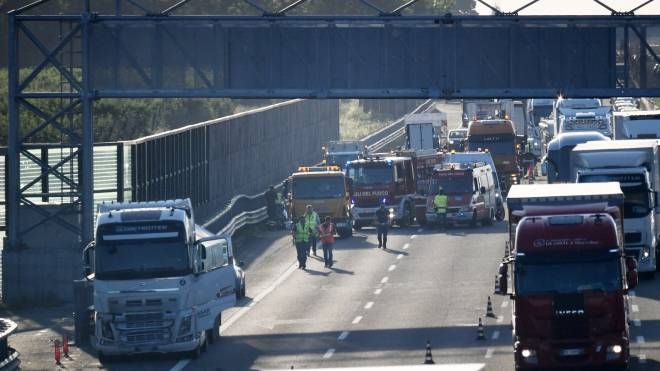 Schianto mortale in autostrada: tre vittime (Foto Schicchi)
