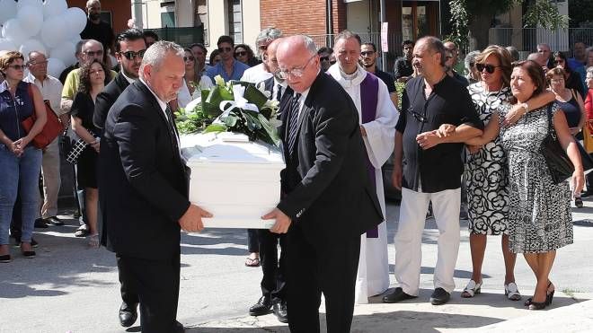 Pesaro, il funerale di Silvia Lucarelli (Fotoprint)