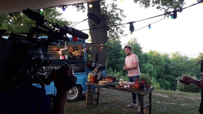 Lo chef olandese durante le riprese a Villa Marsi