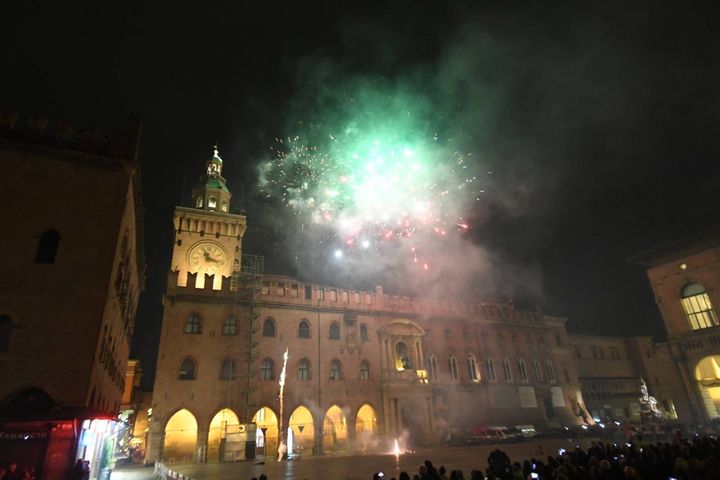 Lo show di piazza Maggiore (FotoSchicchi)