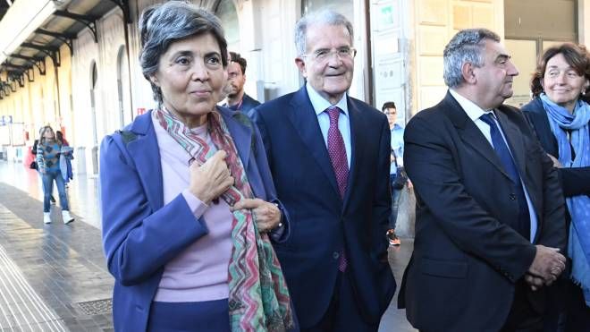 Ci sono anche l'ex premier Romano Prodi con la moglie (FotoSchicchi)