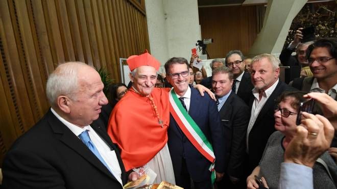 Il neo cardinale con Merola (FotoSchicchi)
