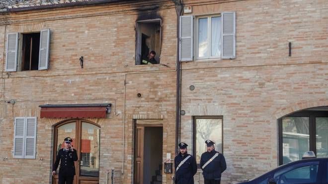 I carabinieri sul luogo del tragico incidente (Foto Zeppilli)