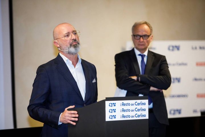 Stefano Bonaccini assieme al direttore di QN - il Resto del Carlino, Michele Brambilla (foto Schicchi)