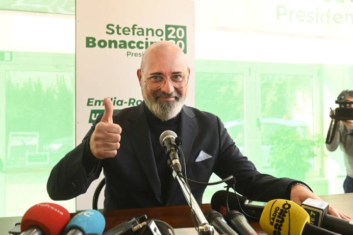 Il giorno dopo la vittoria, Stefano Bonaccini mostra tutto il proprio orgoglio (foto Schicchi)