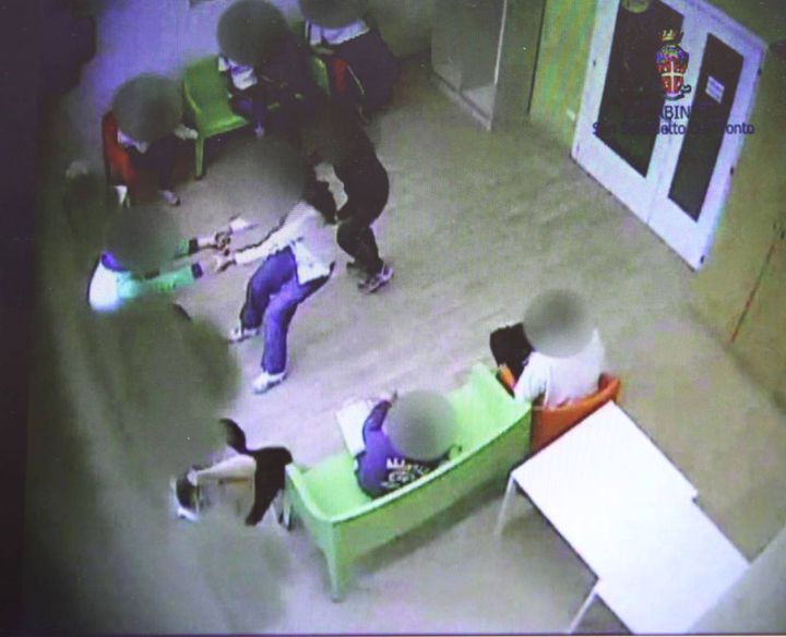 Un frame del video ripreso dalle telecamere dei carabinieri 