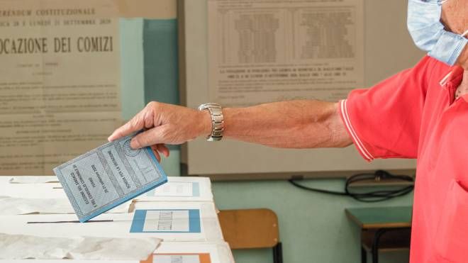 Il voto a Fermo (foto Zeppilli)