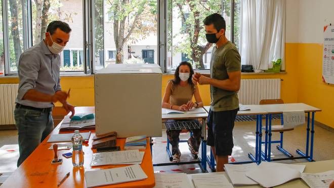 Elezioni regionale e referendum a Pesaro (Fotoprint)