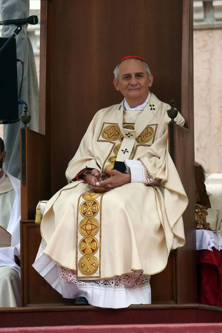 A ricevere l'anima di don Olinto nell'elenco dei Beati è il cardinale Matteo Zuppi (foto Schicchi)
