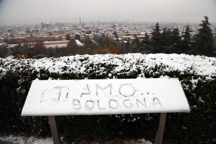Veduta di Bologna imbiancata (FotoSchicchi)