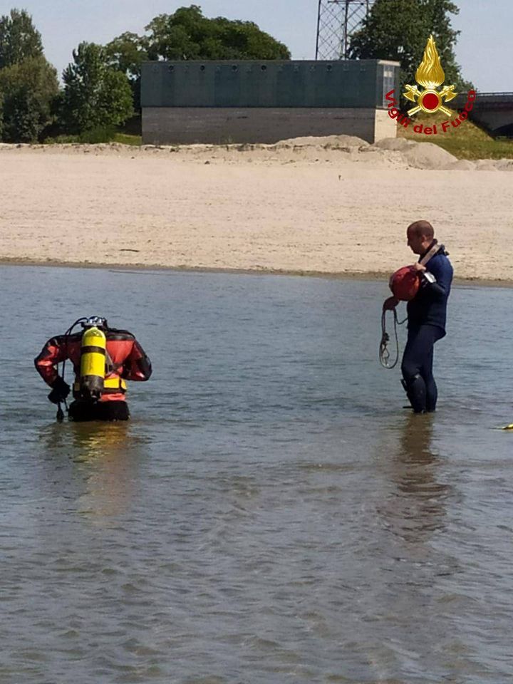 Due uomini, di 51 e31 anni, si sono dispersi nel fiume Po alle 14 circa (foto dei Vigili del Fuoco)