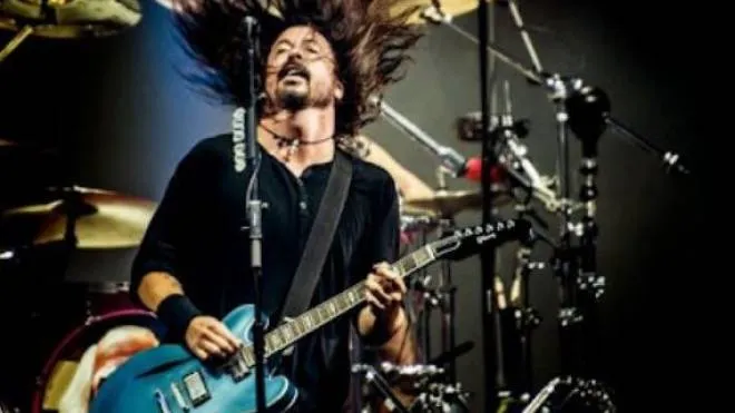 Dave Grohl, polistrumentista, prima batterista dei Nirvana poi fondatore dei Foo Fighters