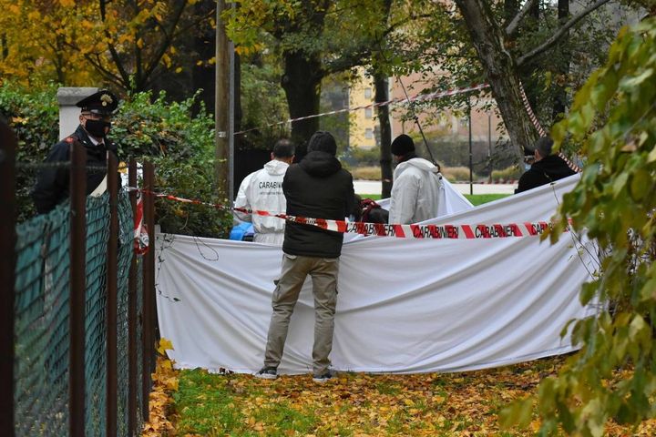 Il corpo è stato trovato nel parco di via Patti (foto Artioli)