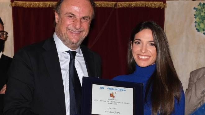 L'assessore Nico Stallone premia Elena Grazoli