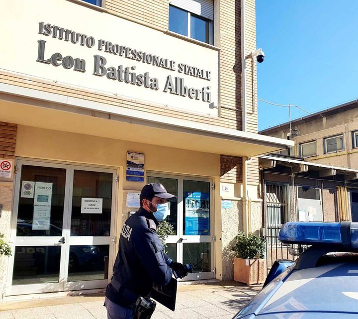 Rimini, studente di 15 anni accoltellato a scuola da un compagno
