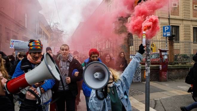 Manifestazione studenti a Bologna (foto Schicchi)