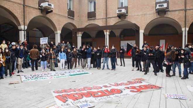 La protesta in zona universitaria (foto Schicchi)