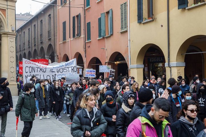 Protesta organizzata come in altre città d'Italia contro l'alternanza scuola-lavoro e l'esame di Maturità (foto Schicchi)