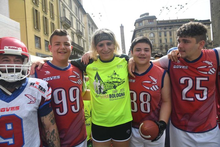 Con i ragazzi del football anche Valentina Petrillo (foto Schicchi)