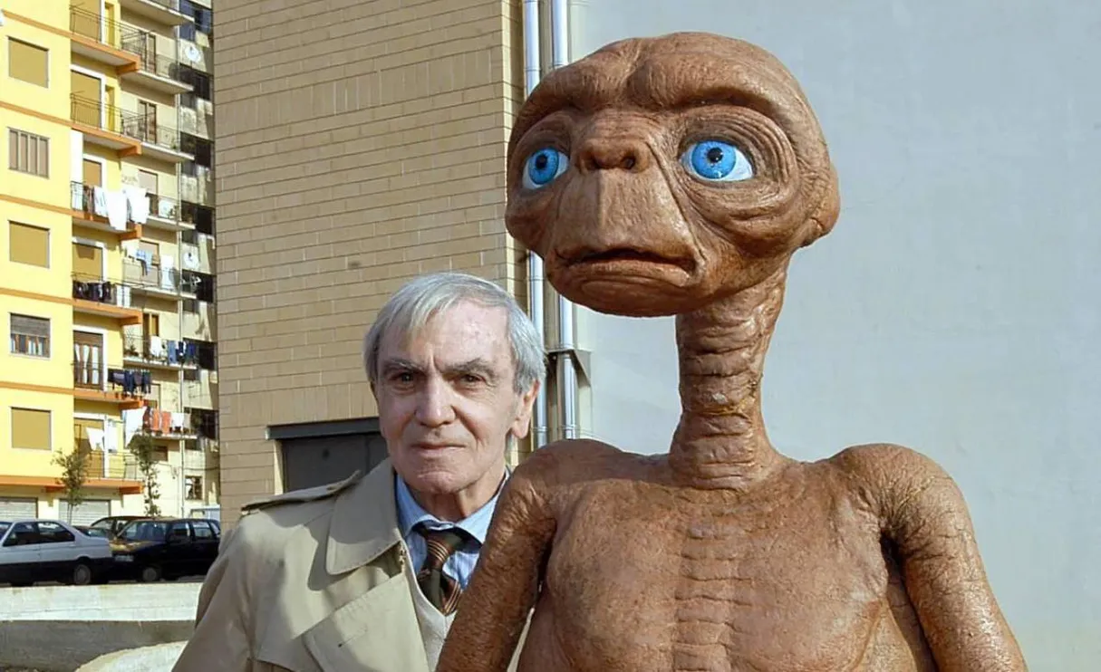 DA OSCAR Carlo Rambaldi con E.T.. , la sua più celebre creazione