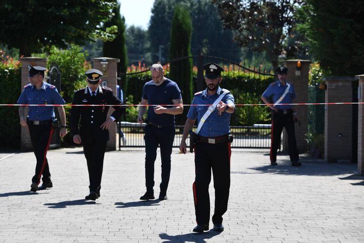 I carabinieri davanti alla casa dell'omicidio
(Fotofiocchi)