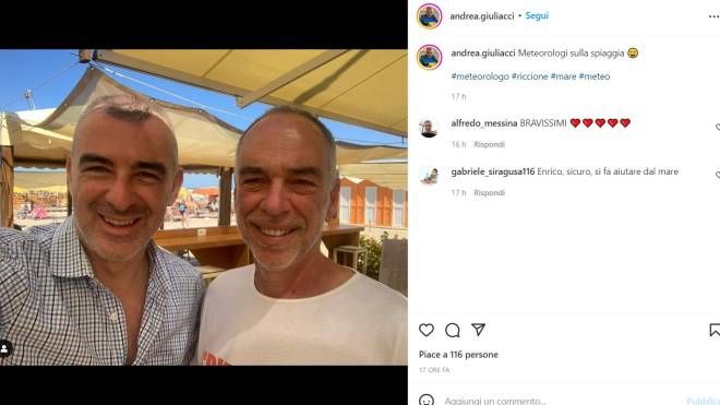 Andrea Giuliacci in spiaggia a Riccione (Instagram)
