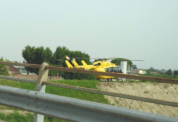 L'elicottero del 118 è atterrato sull'argine del Senio (Scardovi)