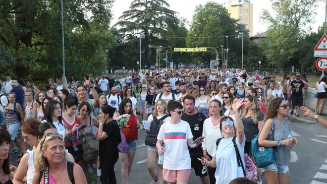 L'arrivo dei fan all'autodromo di Imola (foto Isolapress)