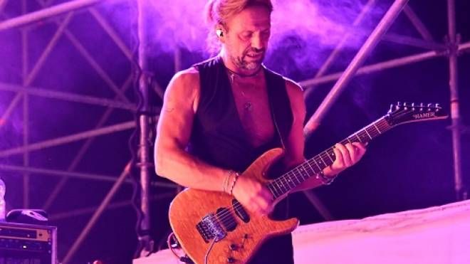 Il chitarrista degli Evolution 80 (Foto Nives Concolino)