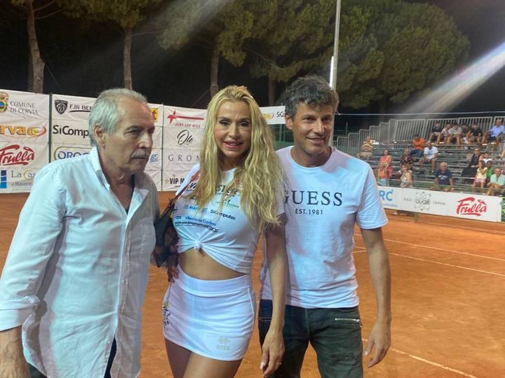Valeria Marini con Mario e Patrick Baldassari (foto Corelli)