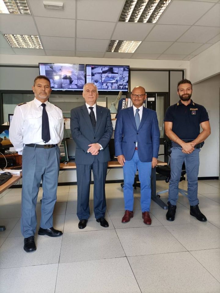 Il prefetto Flavio Ferdani visita le sale operative della Questura, dell'Arma dei Carabinieri, della Guardia di Finanza e dei Vigili del Fuoco