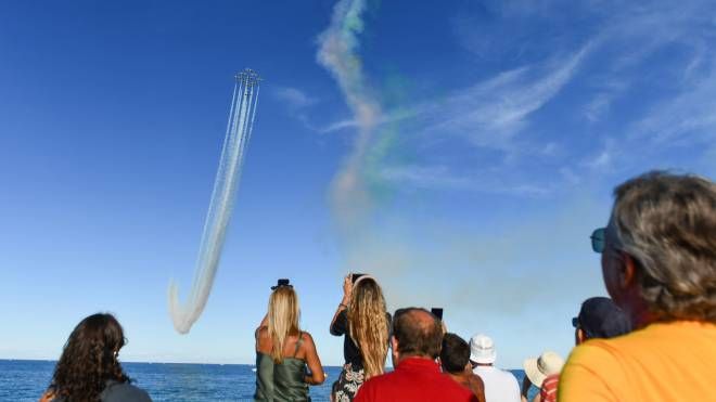 Lo spettacolo delle Frecce Tricolori a Porto Recanati (Foto De Marco)