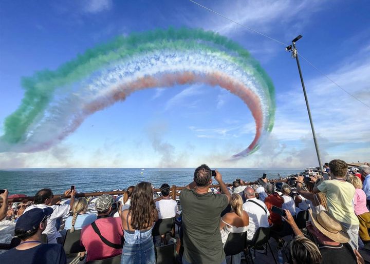 Lo spettacolo delle Frecce Tricolori a Porto Recanati (Foto De Marco)