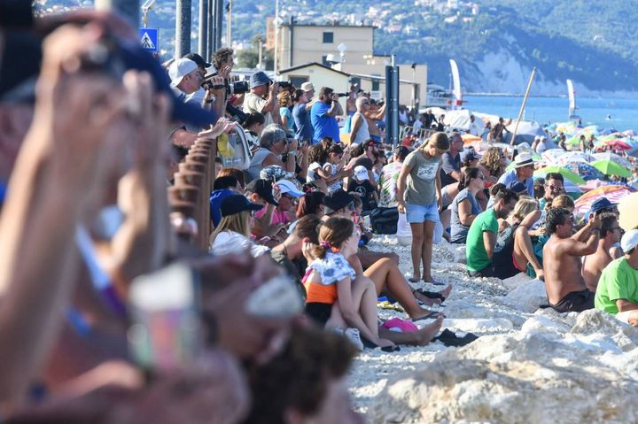 La folla in attesa delle Grecce (Foto De Marco)
