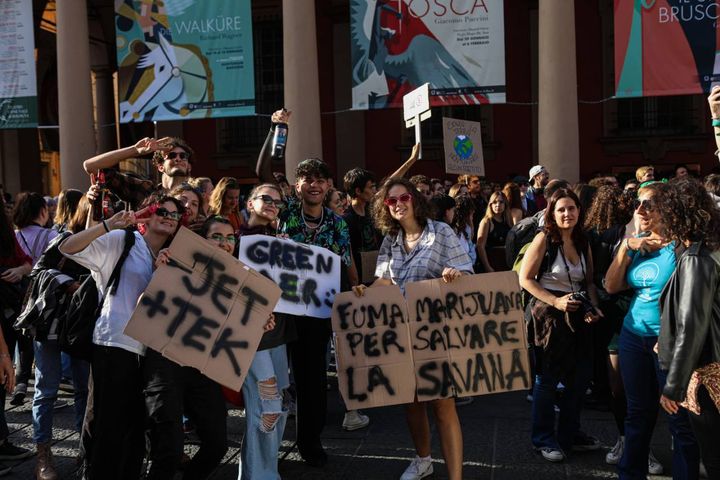 Gli studenti reclamano a gran voce che Unibo dichiari l’emergenza climatica (foto Schicchi)