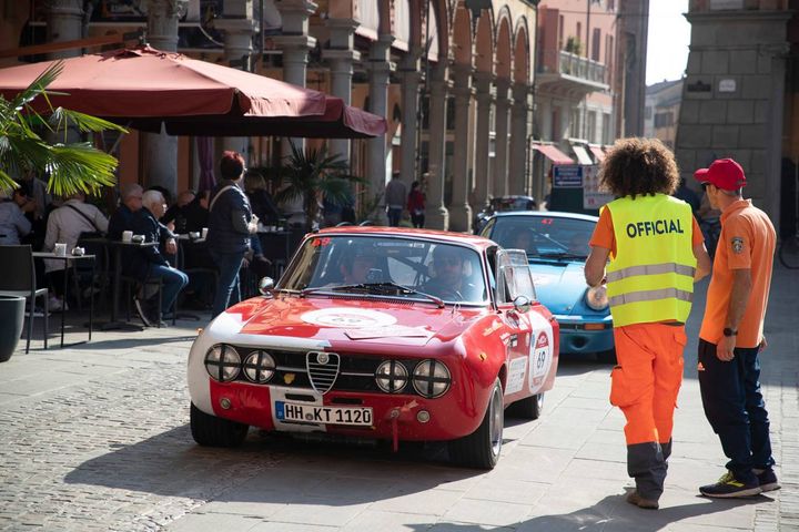 Ben 17 vetture per l'Alfa Romeo (foto Isolapress)