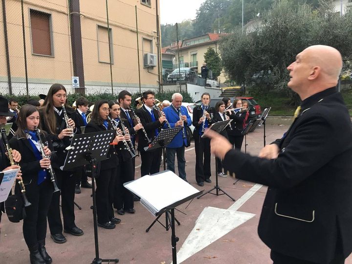 Ad accompagnare la cerimonia anche il corpo bandistico «G. Santi» di Colbordolo, di cui Mara faceva parte (foto Toni)