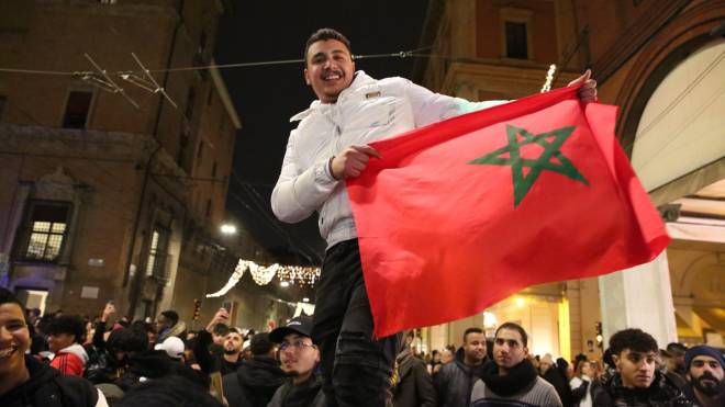 Festa in centro per la vittoria del Marocco contro il Portogallo (foto Schicchi)