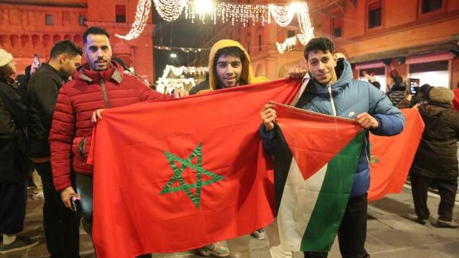 Festa Marocco, la marea rossa invade Bologna (foto Schicchi)