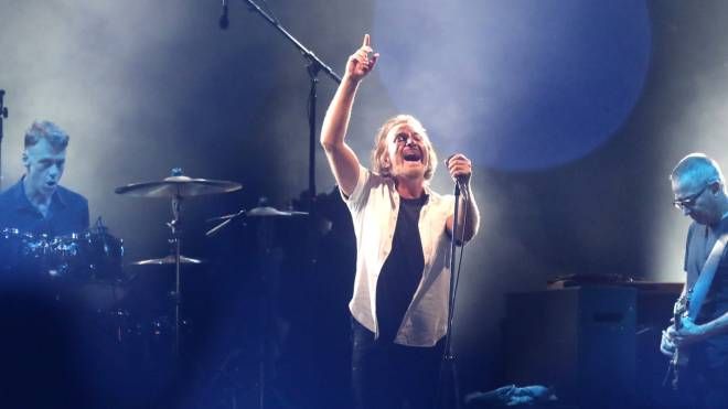 I Pearl Jam sul palco durante il concerto